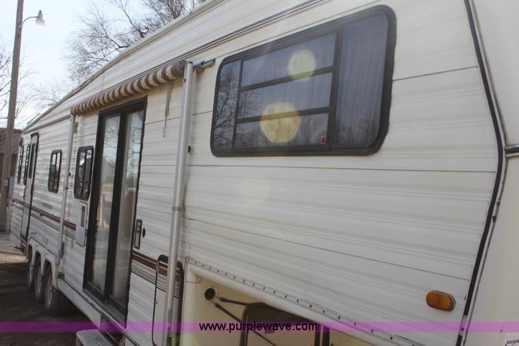 image for item E8429 1985 Prairie Schooner camper