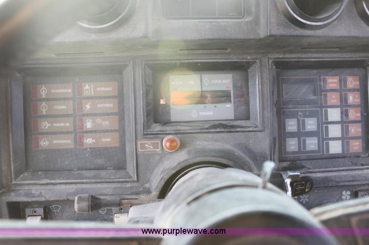 image for item E8434 Caterpillar Challenger 75 tractor