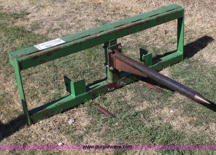 image for item E8436 John Deere bale spear