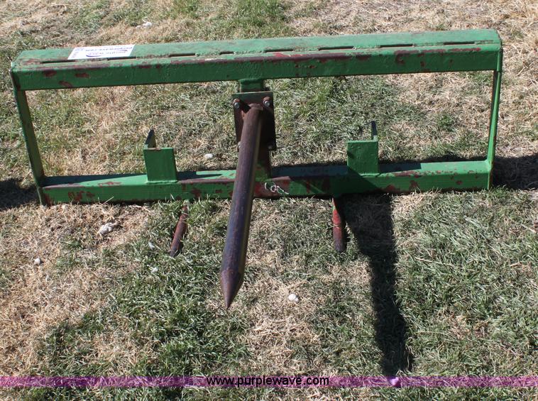 image for item E8436 John Deere bale spear