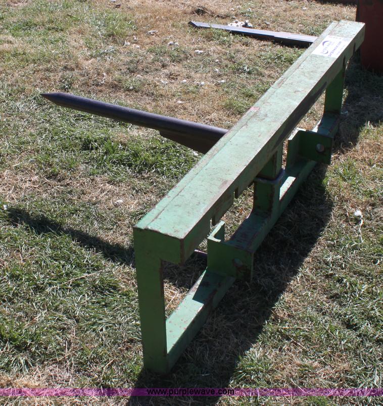 image for item E8436 John Deere bale spear