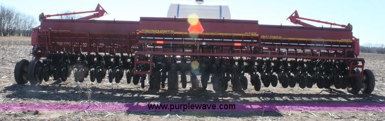 image for item E8438 2003 Sunflower 9432 30' folding drill