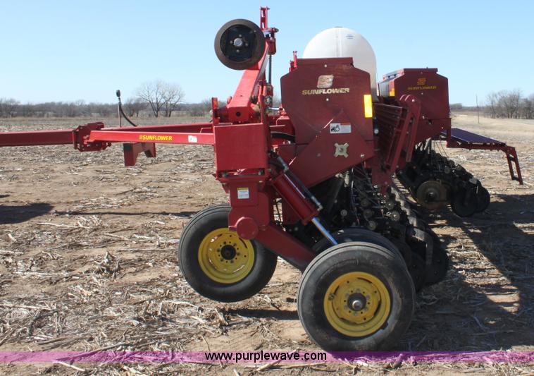 image for item E8438 2003 Sunflower 9432 30' folding drill