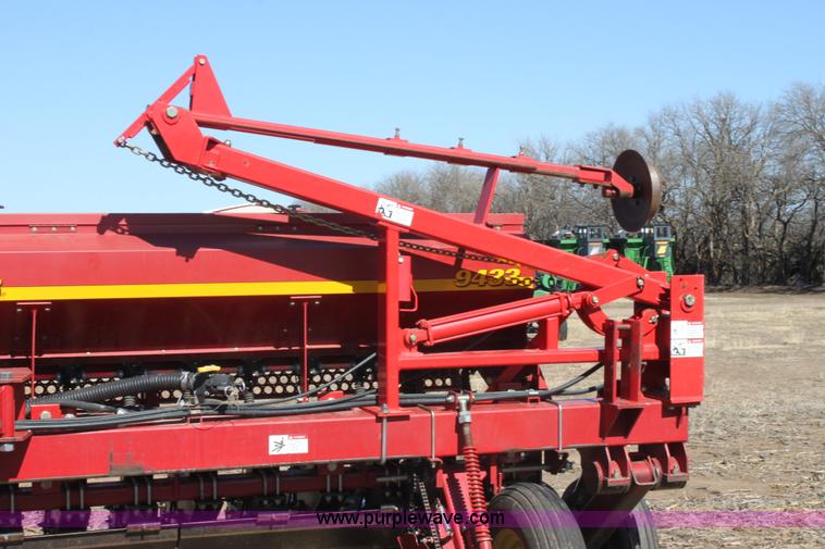 image for item E8438 2003 Sunflower 9432 30' folding drill