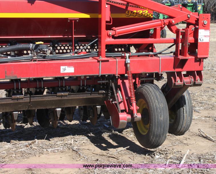 image for item E8438 2003 Sunflower 9432 30' folding drill