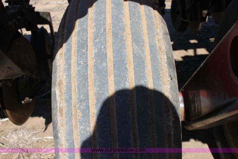 image for item E8438 2003 Sunflower 9432 30' folding drill