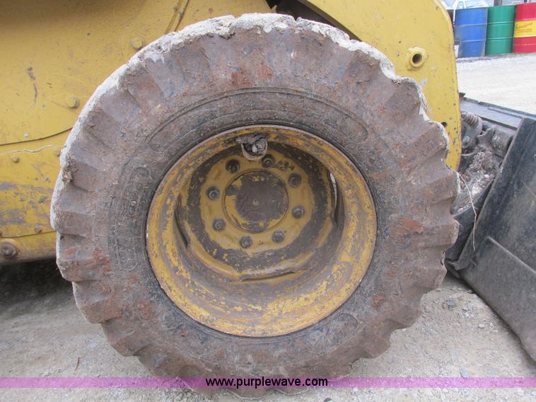 image for item A3912 2000 Caterpillar 246 skid steer