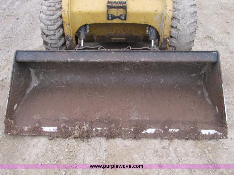 image for item A3912 2000 Caterpillar 246 skid steer