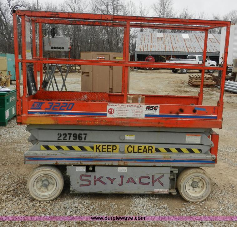 image for item A3913 SkyJack 3220 scissor lift