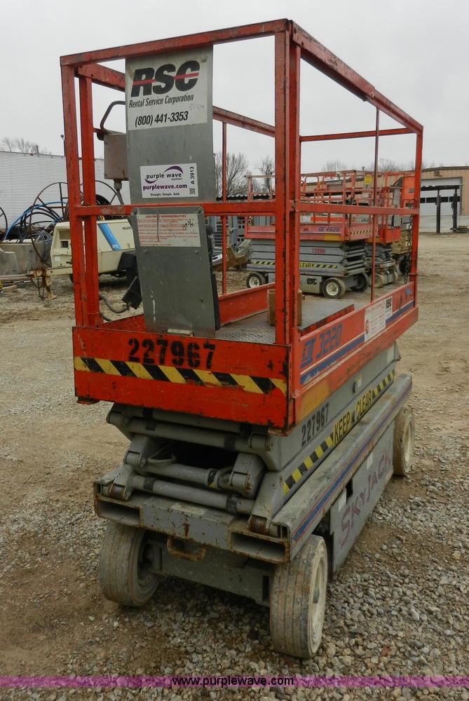 image for item A3913 SkyJack 3220 scissor lift