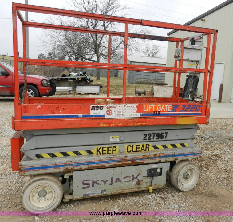 image for item A3913 SkyJack 3220 scissor lift