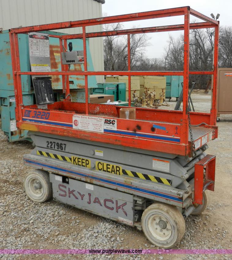 image for item A3913 SkyJack 3220 scissor lift