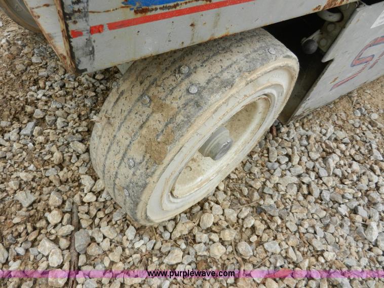 image for item A3913 SkyJack 3220 scissor lift