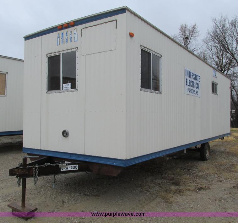 image for item F4232 2006 Comb 26' single axle office trailer