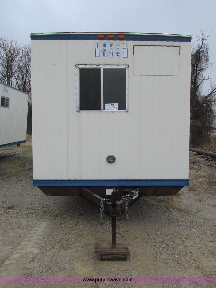 image for item F4232 2006 Comb 26' single axle office trailer