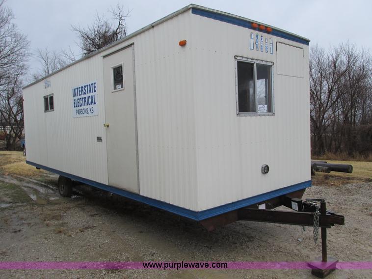 image for item F4232 2006 Comb 26' single axle office trailer