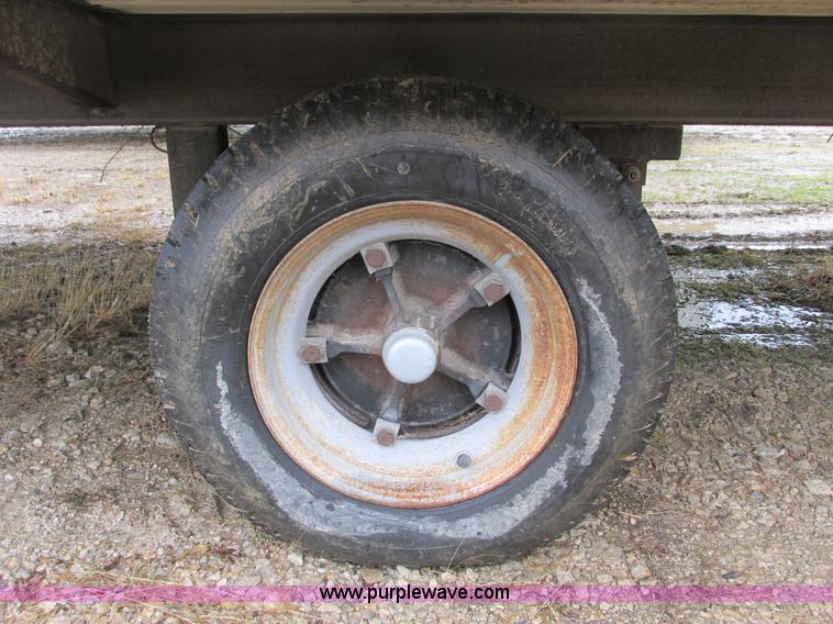 image for item F4232 2006 Comb 26' single axle office trailer