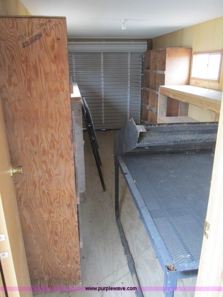 image for item F4232 2006 Comb 26' single axle office trailer