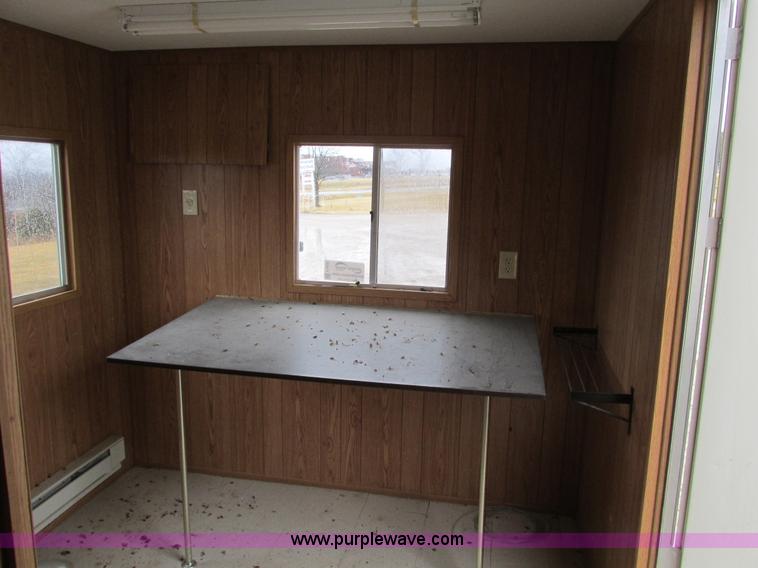 image for item F4232 2006 Comb 26' single axle office trailer