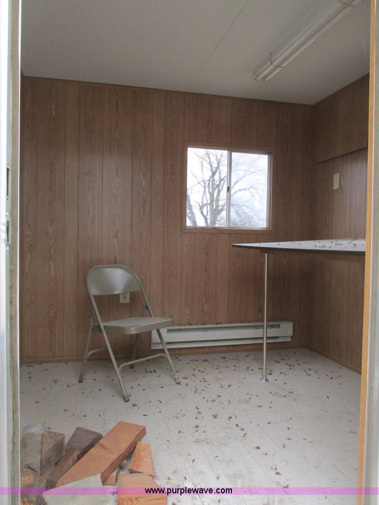 image for item F4232 2006 Comb 26' single axle office trailer