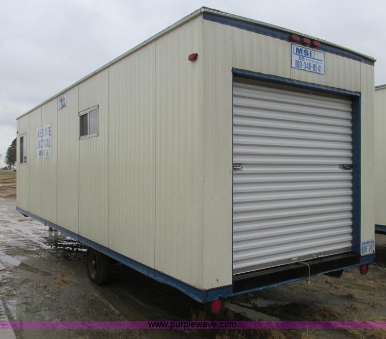 image for item F4233 2005 Comb 26' single axle office trailer