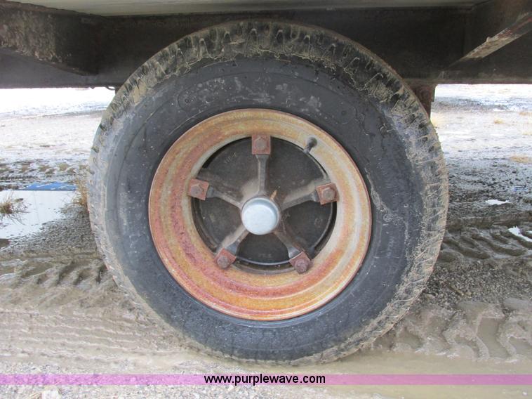 image for item F4233 2005 Comb 26' single axle office trailer