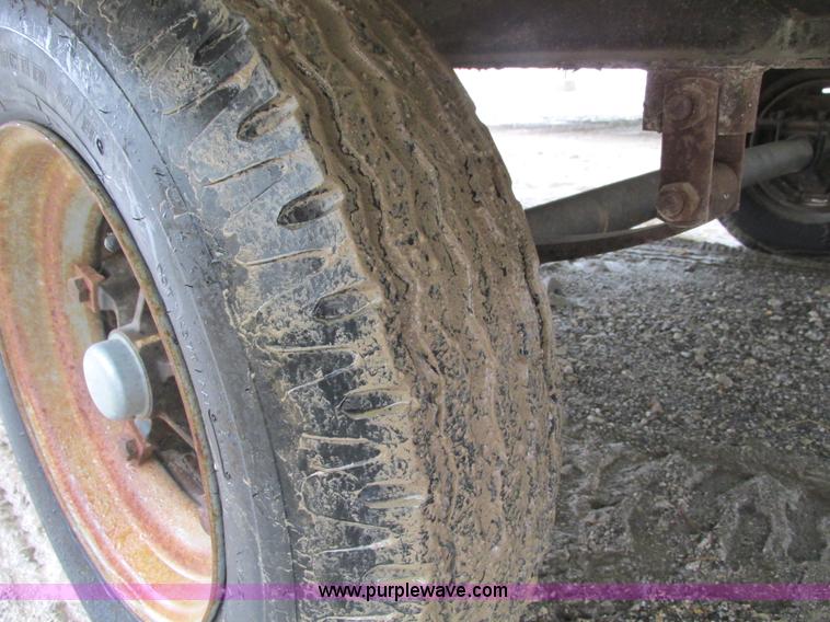 image for item F4233 2005 Comb 26' single axle office trailer