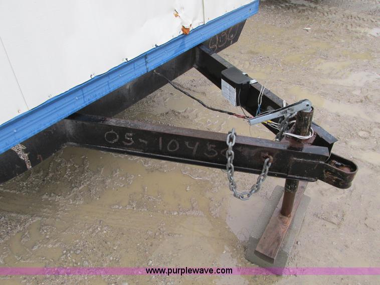 image for item F4233 2005 Comb 26' single axle office trailer