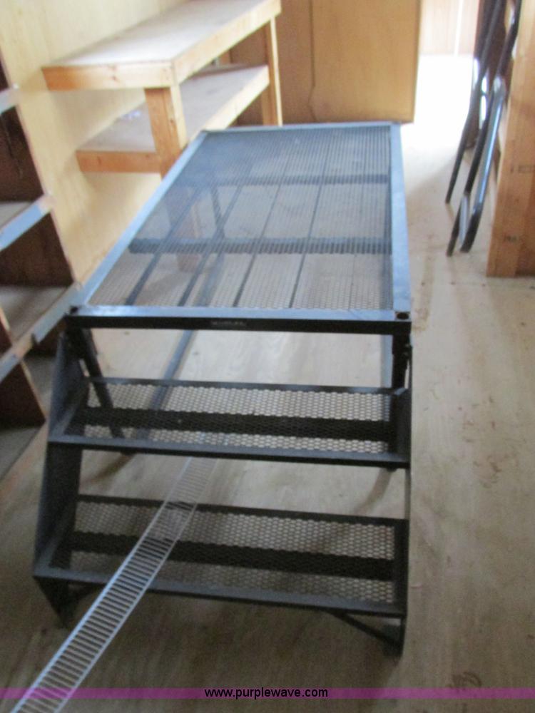 image for item F4233 2005 Comb 26' single axle office trailer