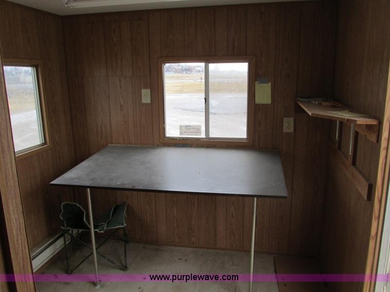 image for item F4233 2005 Comb 26' single axle office trailer