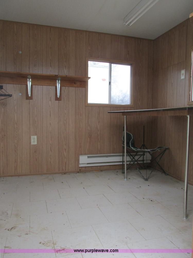 image for item F4233 2005 Comb 26' single axle office trailer