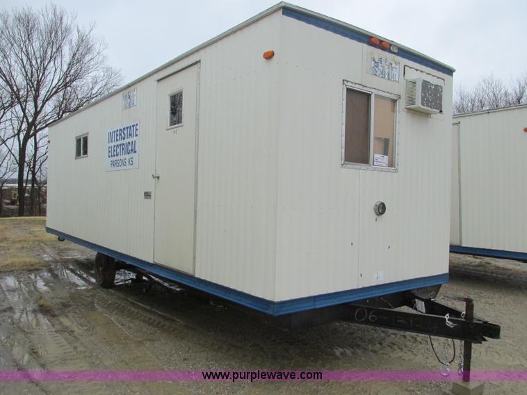 image for item F4234 2006 Comb 26' single axle office trailer