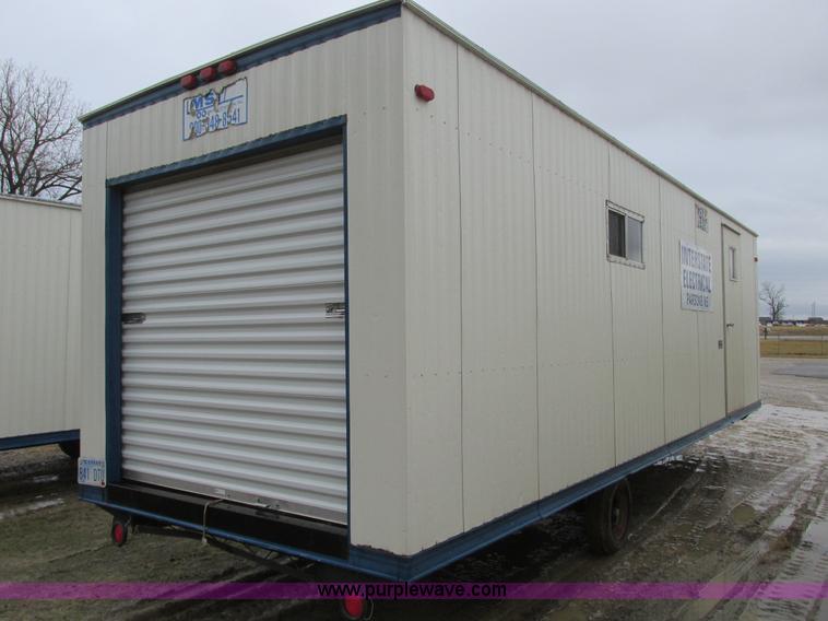 image for item F4234 2006 Comb 26' single axle office trailer