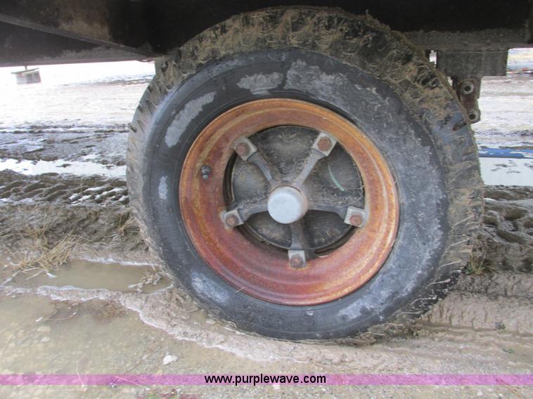 image for item F4234 2006 Comb 26' single axle office trailer