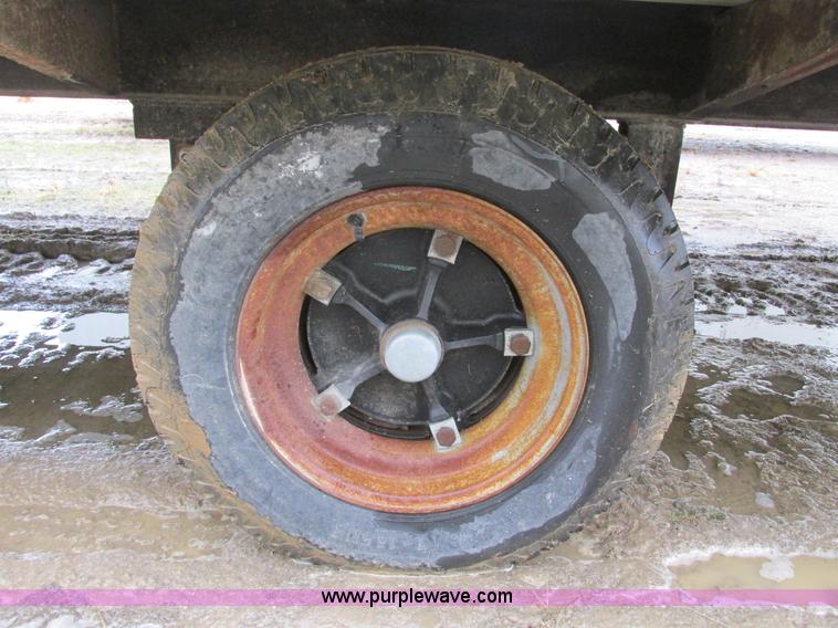 image for item F4234 2006 Comb 26' single axle office trailer