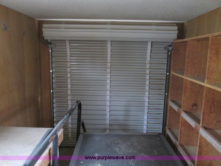 image for item F4234 2006 Comb 26' single axle office trailer