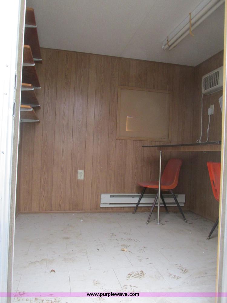 image for item F4234 2006 Comb 26' single axle office trailer