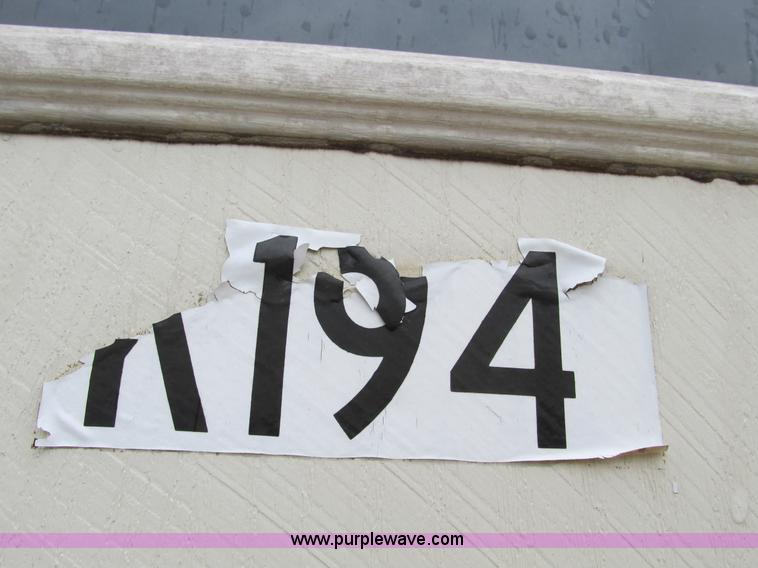 image for item F4234 2006 Comb 26' single axle office trailer