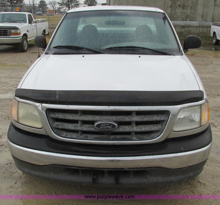 image for item F4236 2001 Ford F150 pickup truck