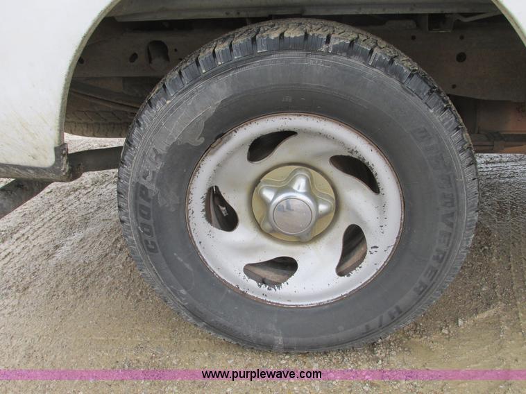 image for item F4236 2001 Ford F150 pickup truck