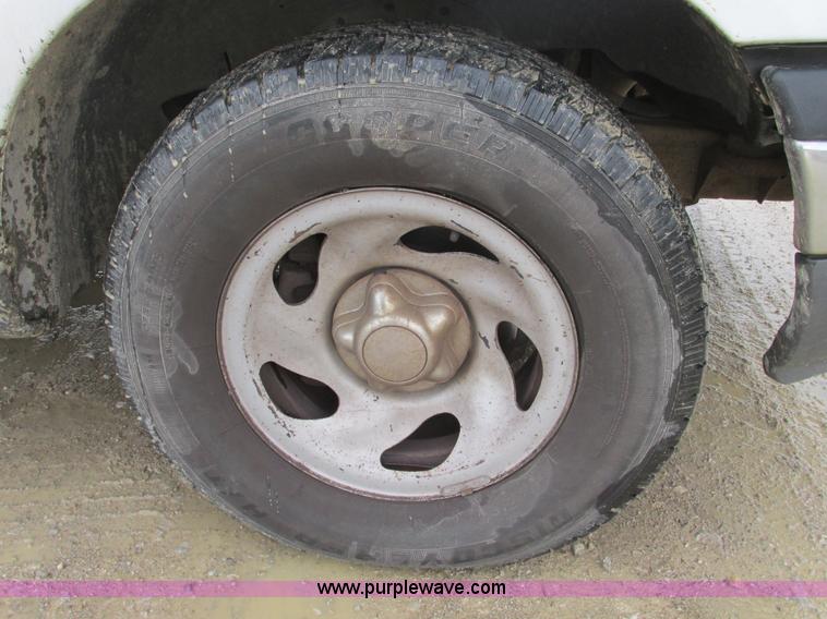 image for item F4236 2001 Ford F150 pickup truck