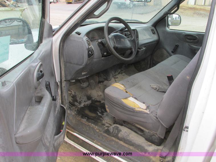 image for item F4236 2001 Ford F150 pickup truck