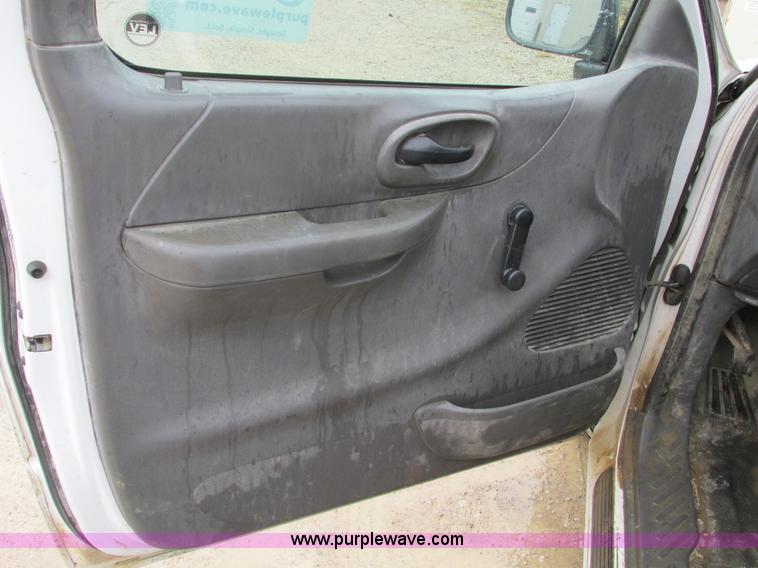 image for item F4236 2001 Ford F150 pickup truck