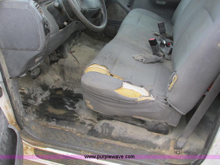 image for item F4236 2001 Ford F150 pickup truck