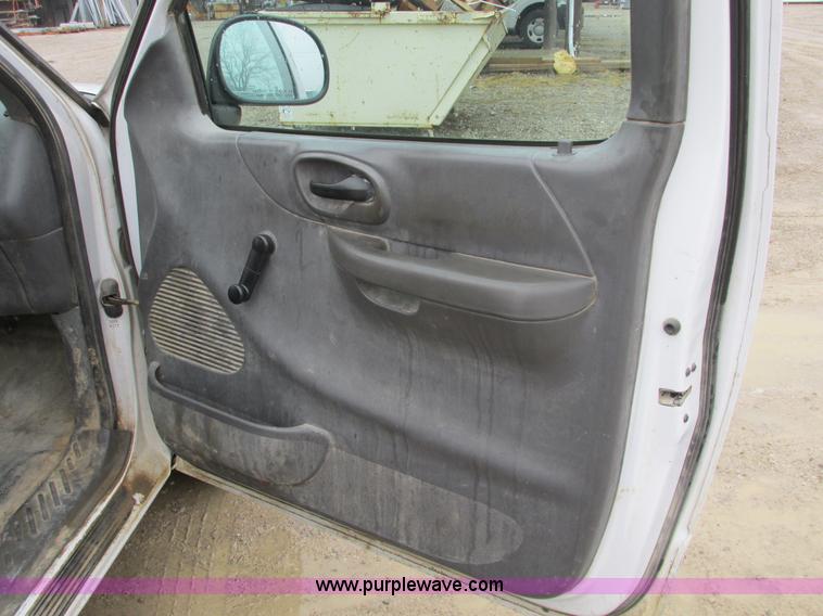 image for item F4236 2001 Ford F150 pickup truck