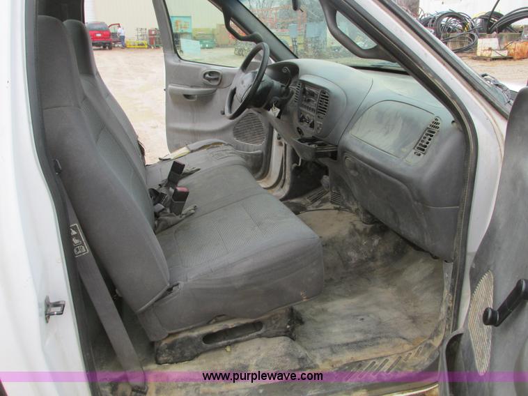 image for item F4236 2001 Ford F150 pickup truck