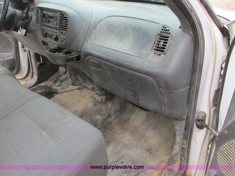 image for item F4236 2001 Ford F150 pickup truck