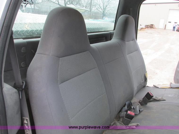 image for item F4236 2001 Ford F150 pickup truck