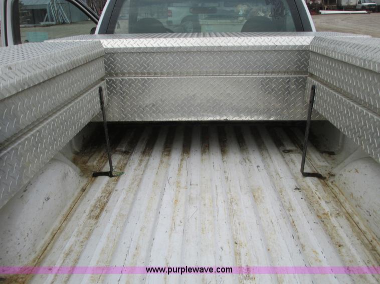 image for item F4236 2001 Ford F150 pickup truck