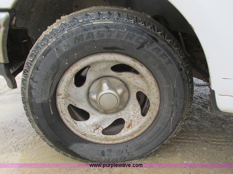 image for item F4237 1998 Ford F150 pickup truck